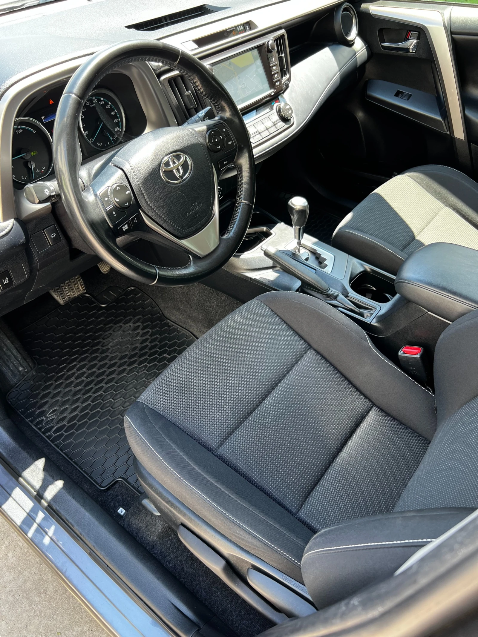 Toyota Rav4 Hybrid - изображение 10