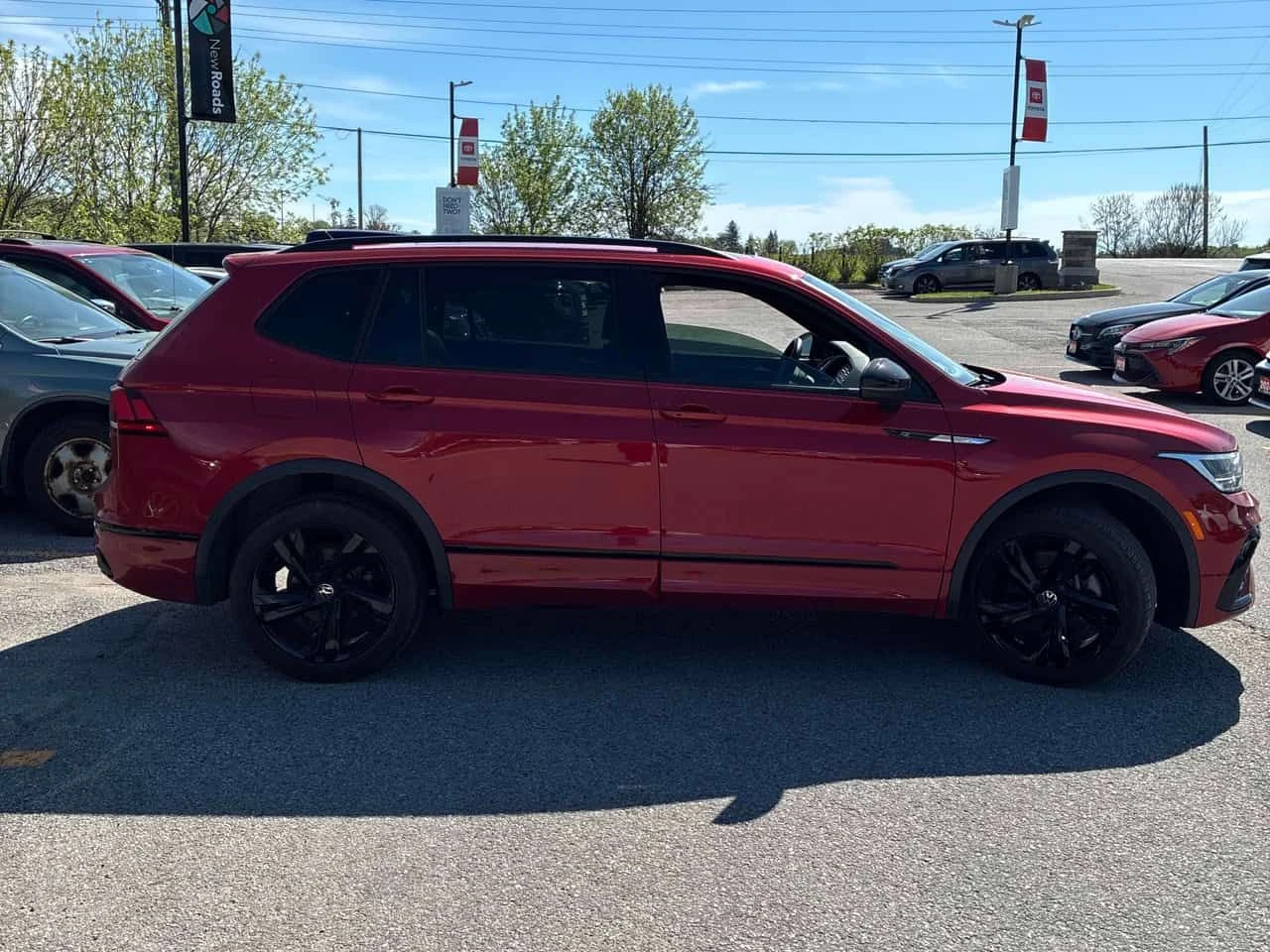 VW Tiguan * Comfortline R Line Black Edition * CARFAX * , снимка 3 - Автомобили и джипове - 54701284