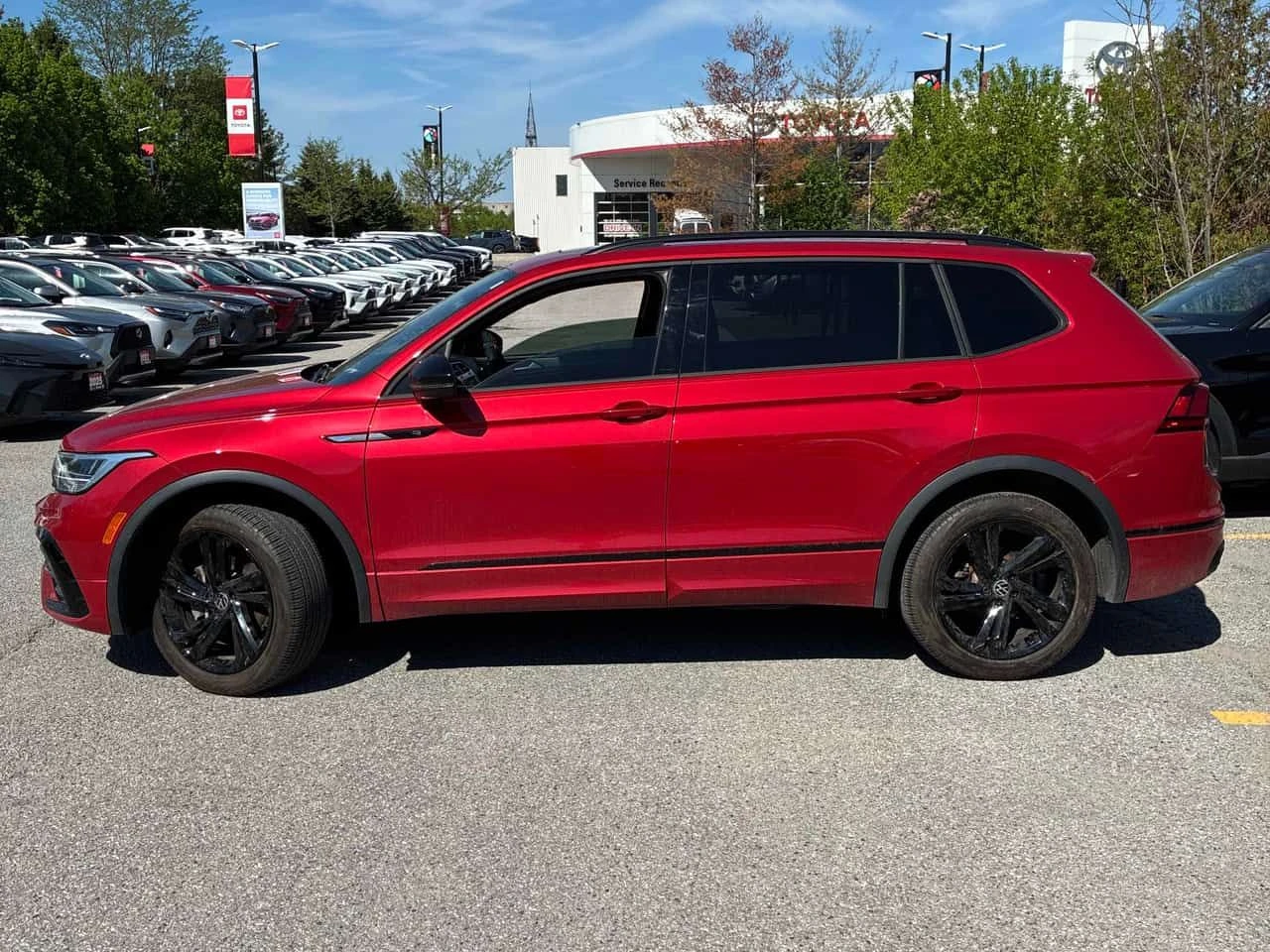 VW Tiguan * Comfortline R Line Black Edition * CARFAX * , снимка 2 - Автомобили и джипове - 54701284