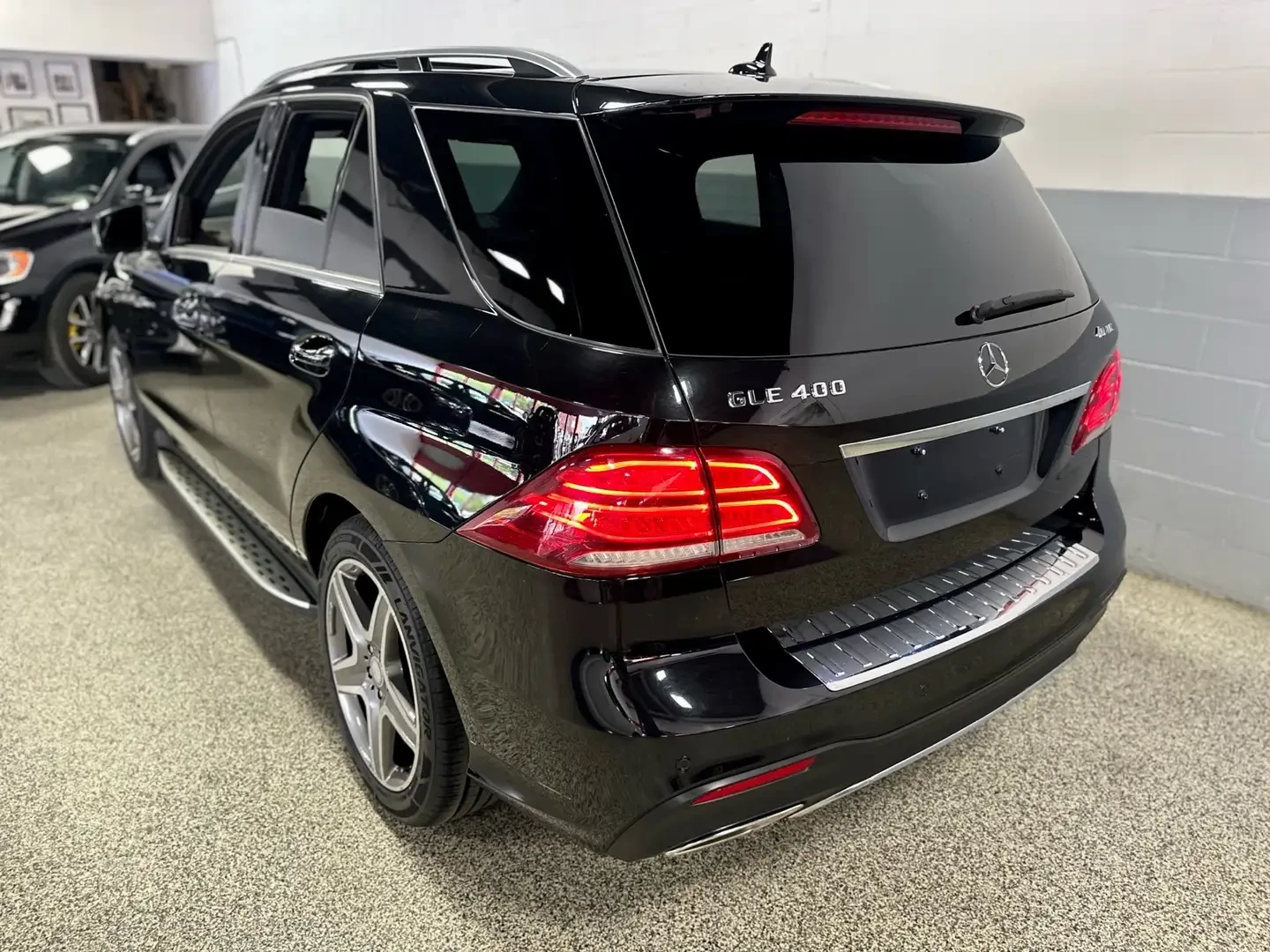 Mercedes-Benz GLE 400 AMG* 4MATIC* DISTRONIC* H/K* , снимка 3 - Автомобили и джипове - 55378330