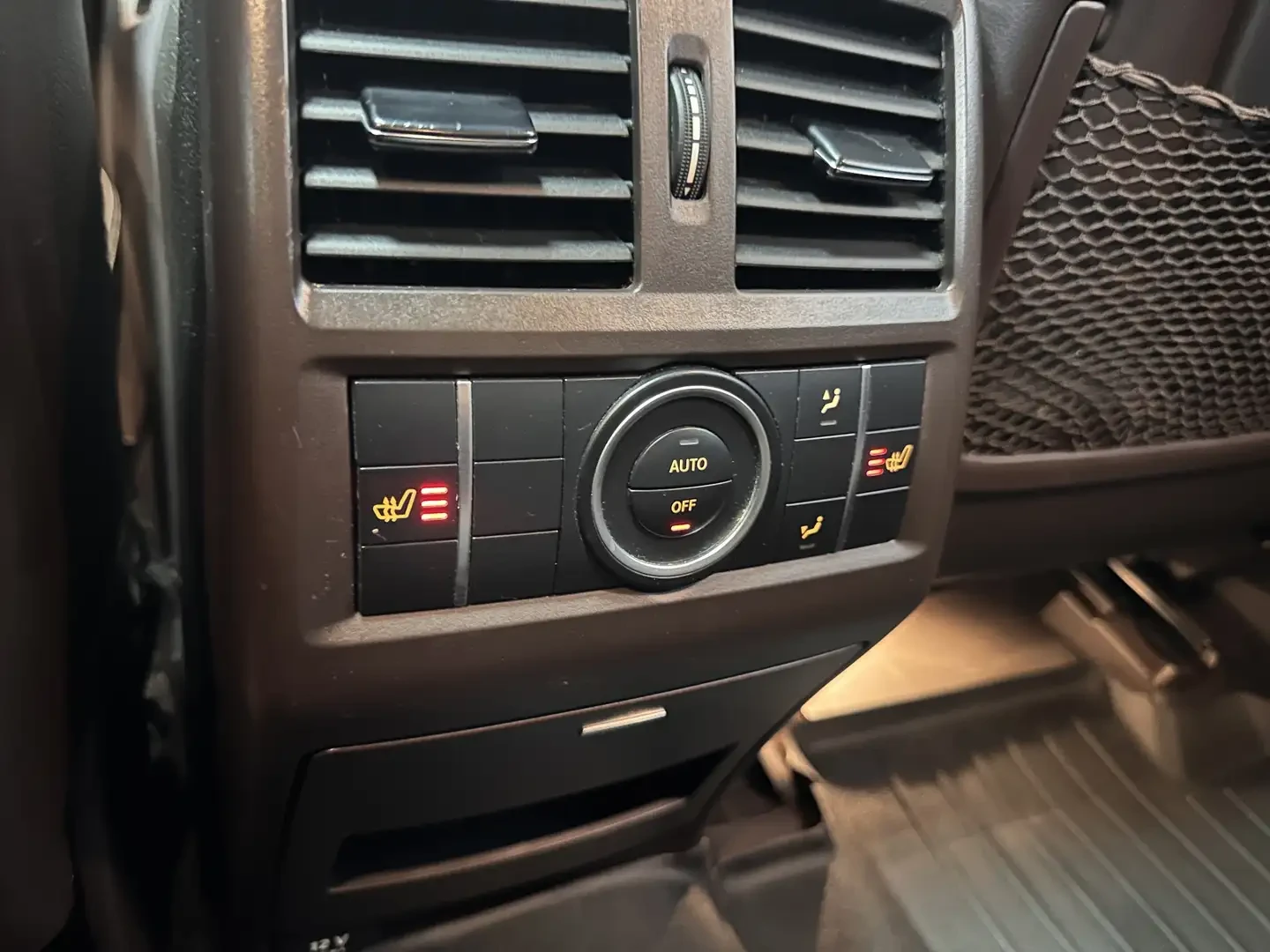 Mercedes-Benz GLE 400 AMG* 4MATIC* DISTRONIC* H/K* , снимка 14 - Автомобили и джипове - 55378330