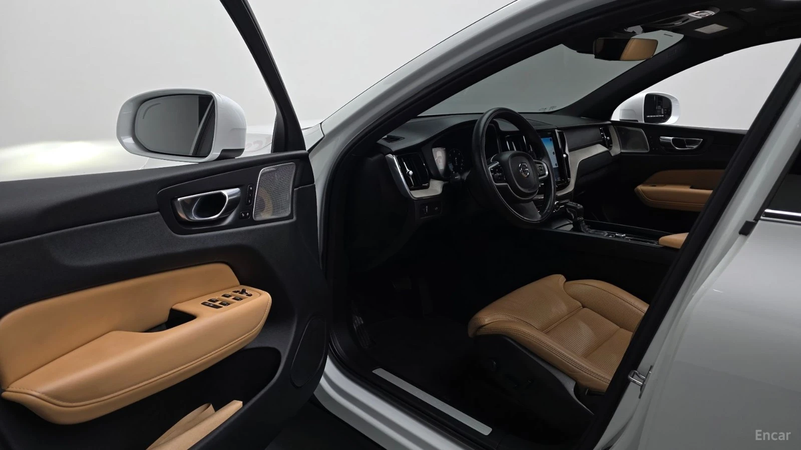 Volvo XC60 * D5* ПАНО* LED* KEYLESS* Camera* ПОДГРЕВ* 360* , снимка 10 - Автомобили и джипове - 55573343