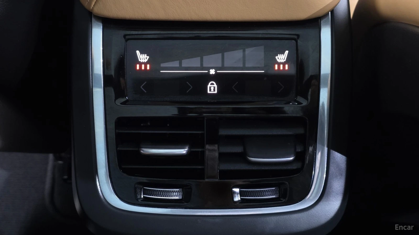 Volvo XC60 * D5* ПАНО* LED* KEYLESS* Camera* ПОДГРЕВ* 360* , снимка 16 - Автомобили и джипове - 55573343