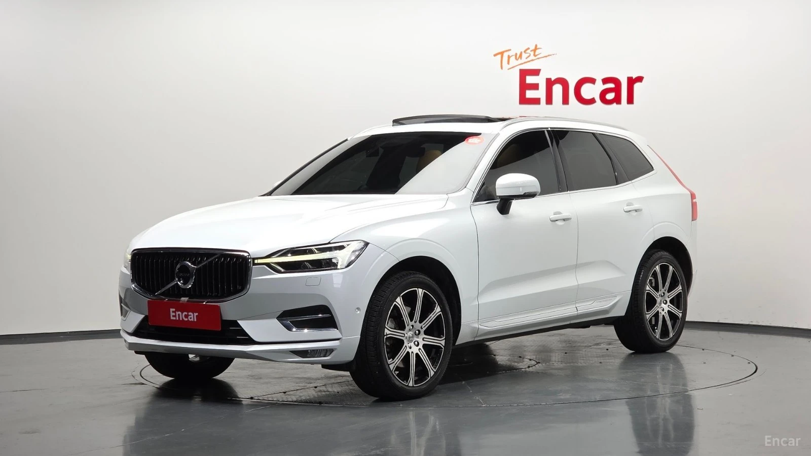 Volvo XC60 * D5* ПАНО* LED* KEYLESS* Camera* ПОДГРЕВ* 360* 