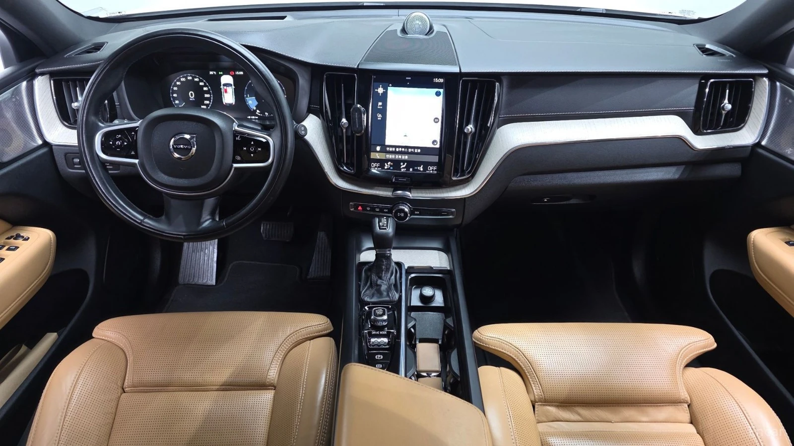 Volvo XC60 * D5* ПАНО* LED* KEYLESS* Camera* ПОДГРЕВ* 360* , снимка 7 - Автомобили и джипове - 55573343