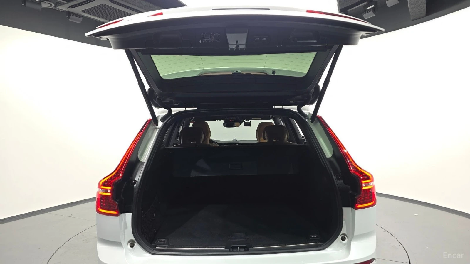 Volvo XC60 * D5* ПАНО* LED* KEYLESS* Camera* ПОДГРЕВ* 360* , снимка 17 - Автомобили и джипове - 55573343