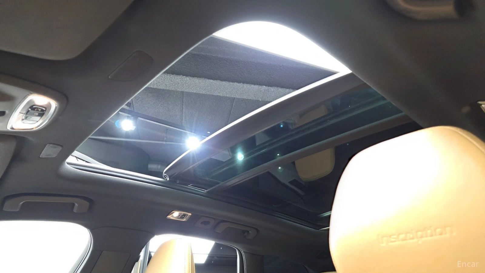 Volvo XC60 * D5* ПАНО* LED* KEYLESS* Camera* ПОДГРЕВ* 360* , снимка 15 - Автомобили и джипове - 55573343