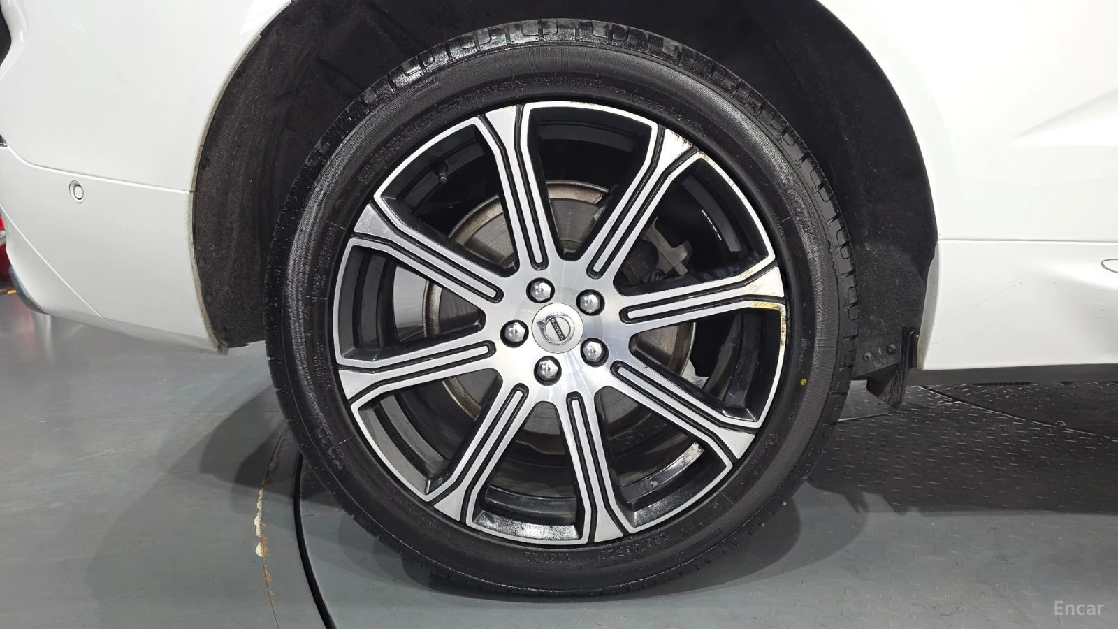 Volvo XC60 * D5* ПАНО* LED* KEYLESS* Camera* ПОДГРЕВ* 360* , снимка 5 - Автомобили и джипове - 55573343