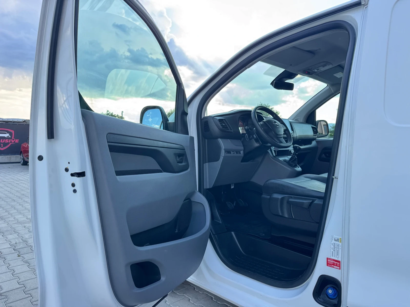 Opel Vivaro 1.5CDTI NAVI CAMERA , снимка 9 - Бусове и автобуси - 54873305