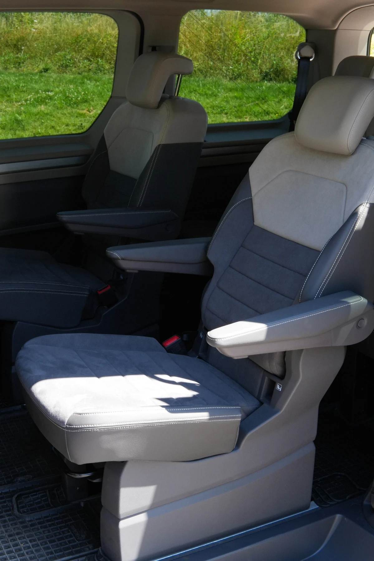 VW Multivan, снимка 10 - Бусове и автобуси - 55424542