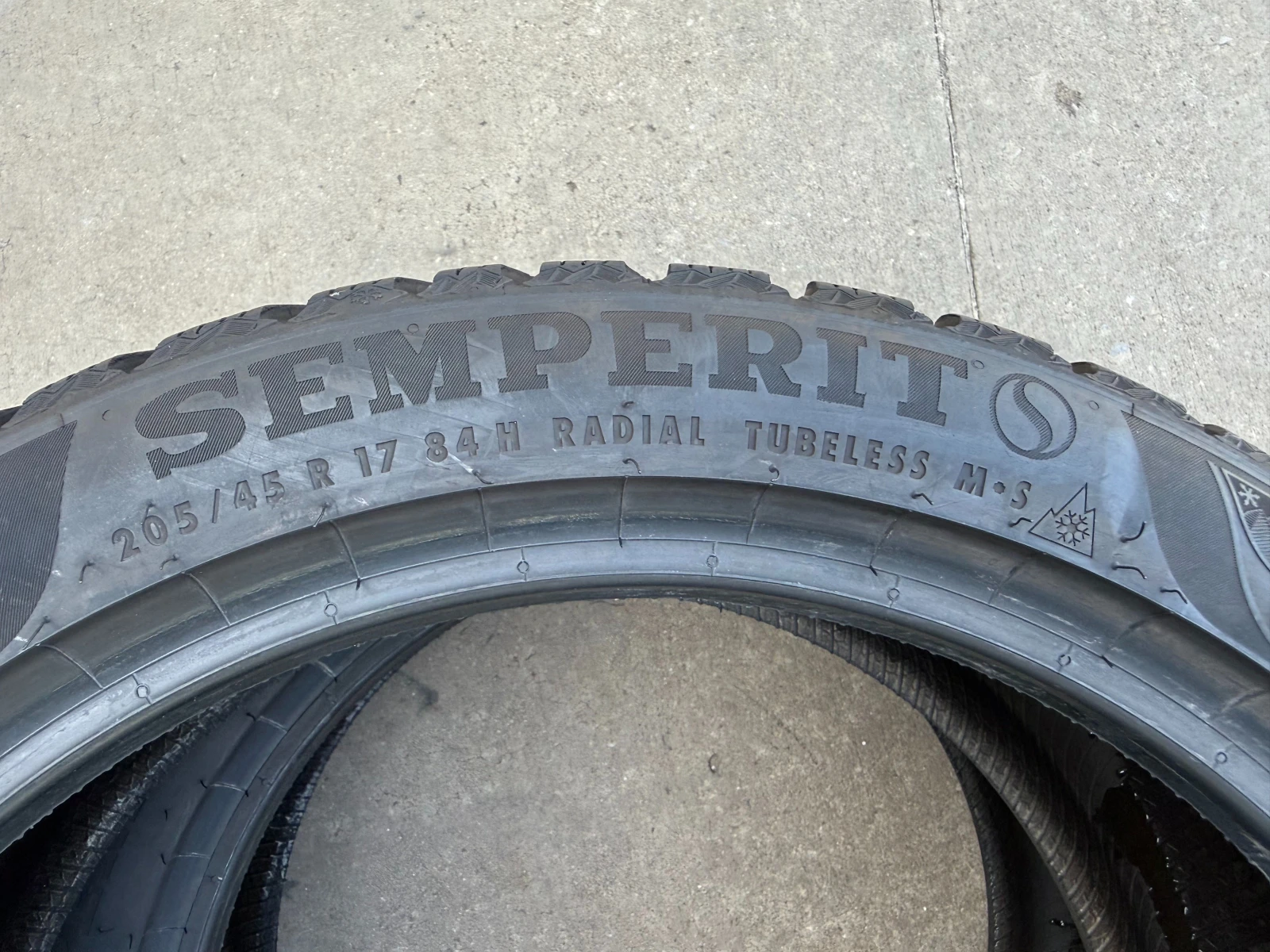 Гуми Зимни 205/45R17, снимка 7 - Гуми и джанти - 55833076
