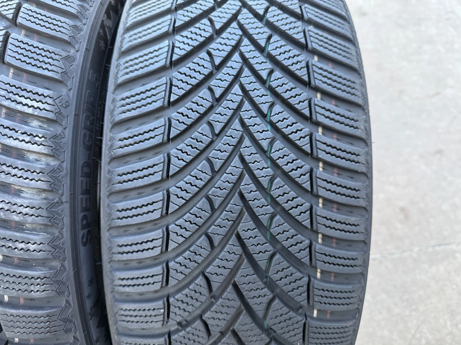 Гуми Зимни 205/45R17, снимка 3 - Гуми и джанти - 55833076