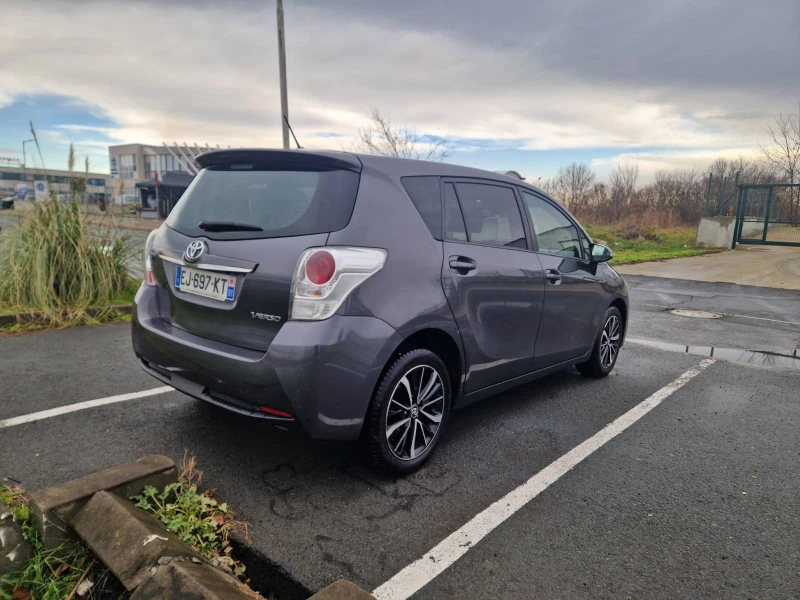 Toyota Verso 1.8 Design 7 местен, снимка 5 - Автомобили и джипове - 53055085