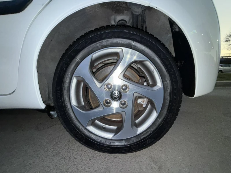 Toyota Yaris HYBRID face lift, снимка 14 - Автомобили и джипове - 53139180