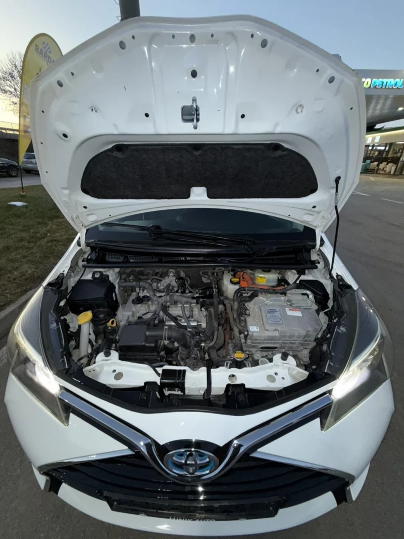 Toyota Yaris HYBRID face lift, снимка 11 - Автомобили и джипове - 53139180