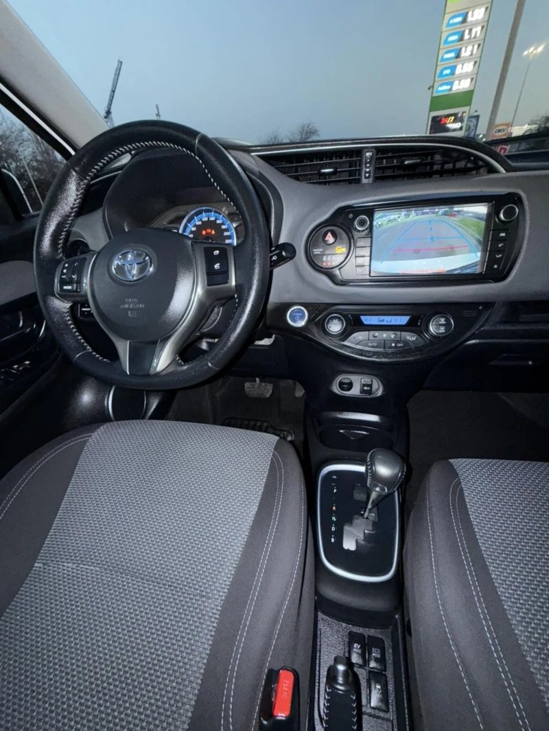 Toyota Yaris HYBRID face lift, снимка 7 - Автомобили и джипове - 53139180