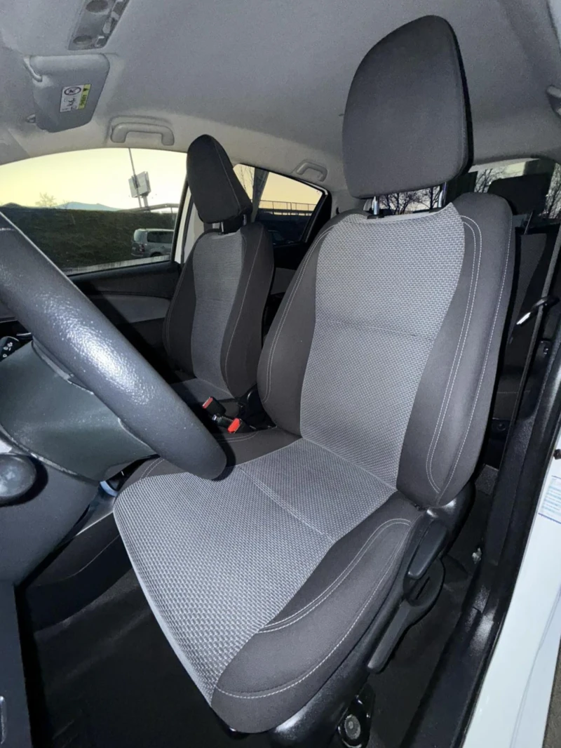 Toyota Yaris HYBRID face lift, снимка 6 - Автомобили и джипове - 53139180