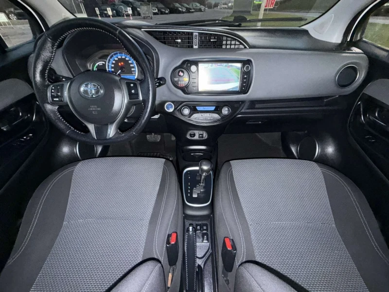 Toyota Yaris HYBRID face lift, снимка 8 - Автомобили и джипове - 53139180