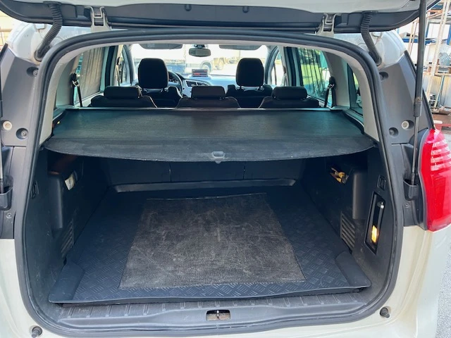 Peugeot 5008, снимка 8 - Автомобили и джипове - 54448383