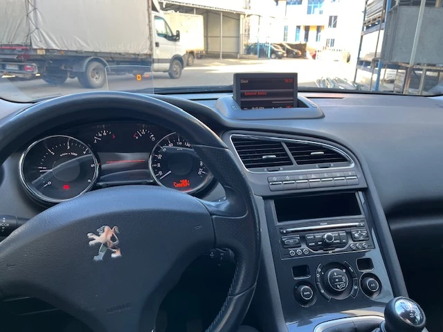 Peugeot 5008, снимка 6 - Автомобили и джипове - 54448383