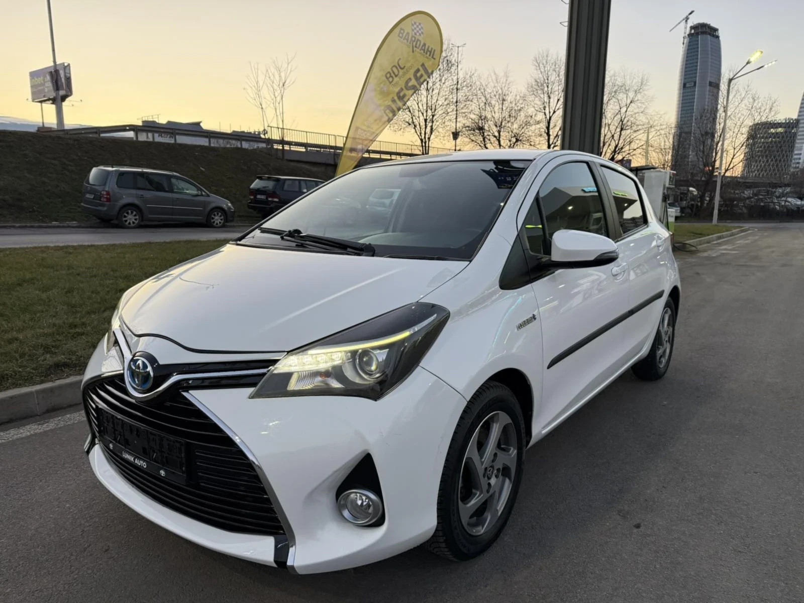 Toyota Yaris HYBRID face lift, снимка 1