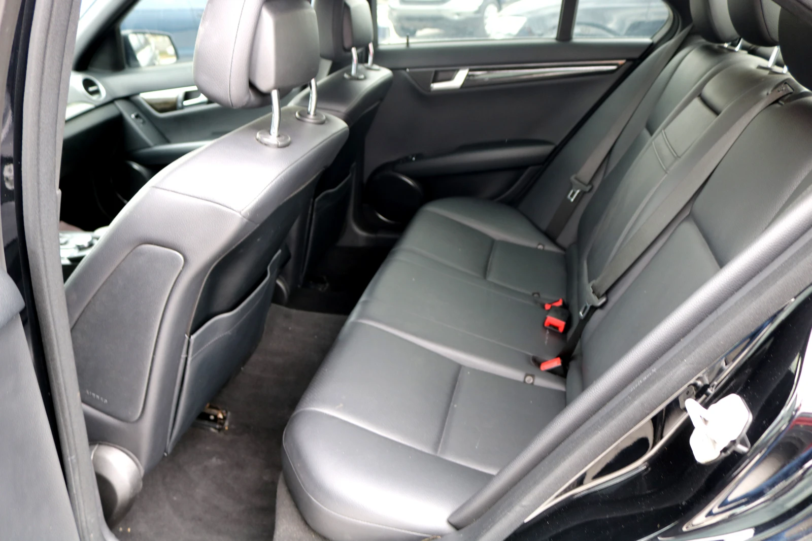 Mercedes-Benz C 300 3.5 4Matic - изображение 9
