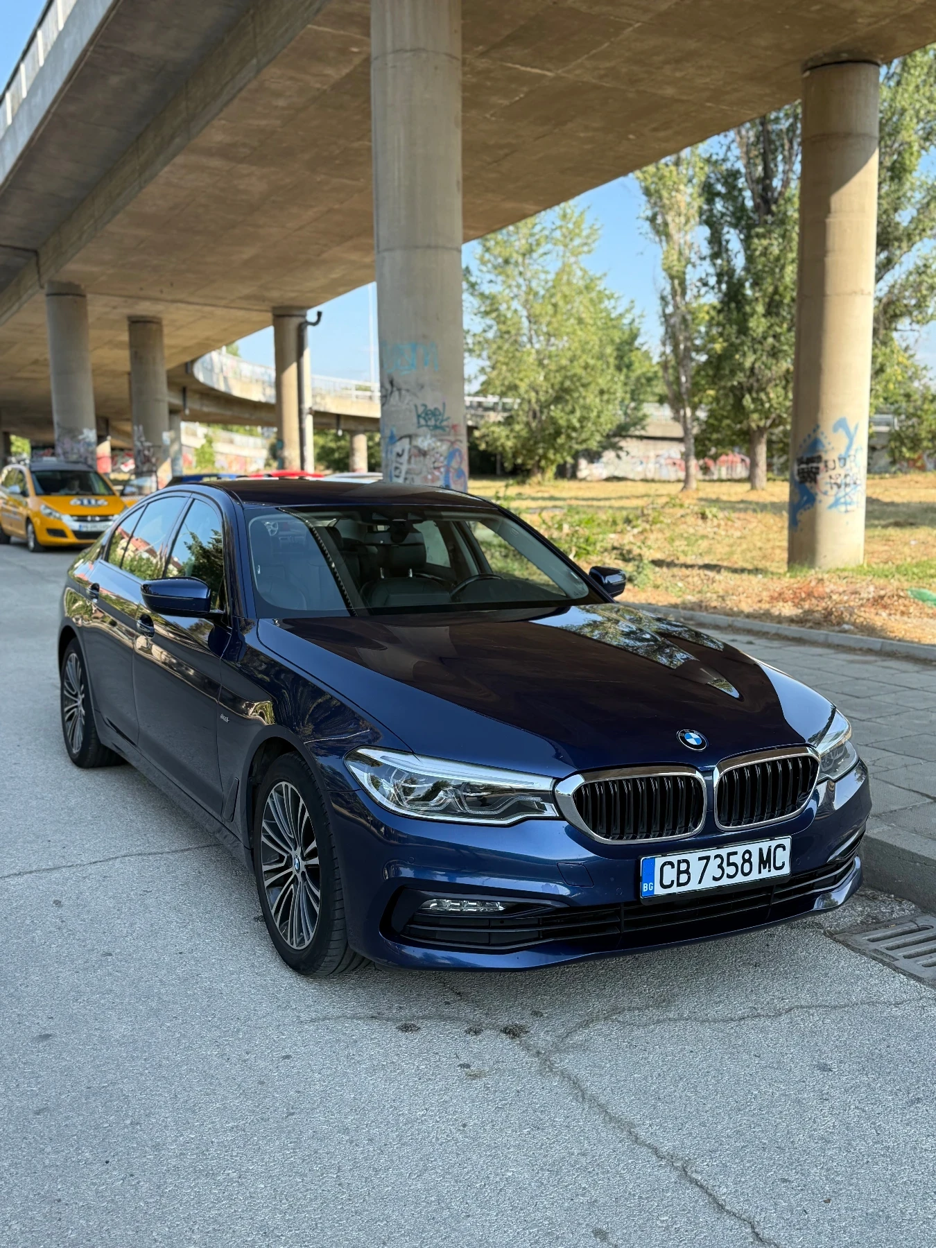 BMW 520 xDrive, G30 - изображение 2