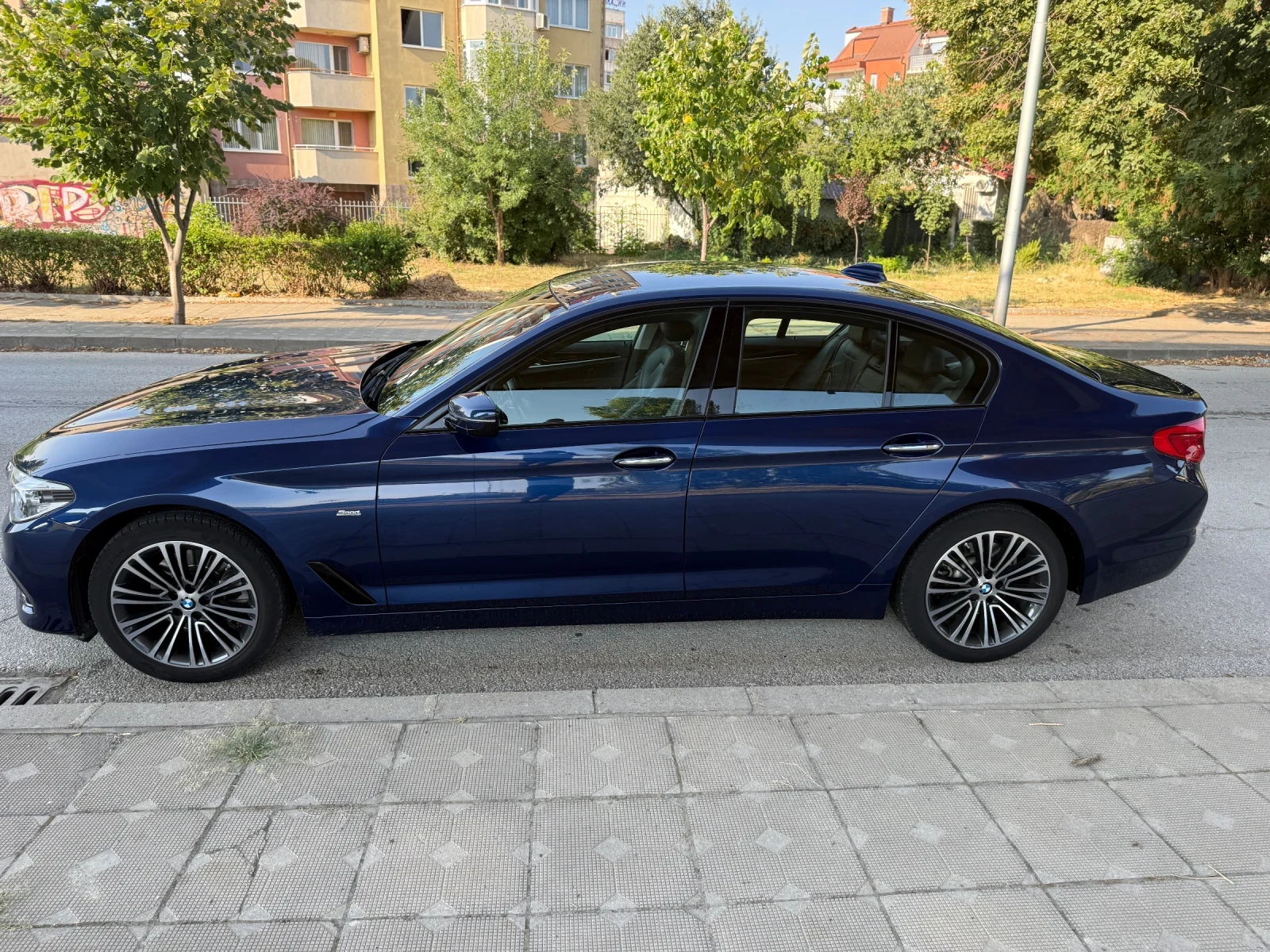 BMW 520 xDrive, G30 - изображение 5