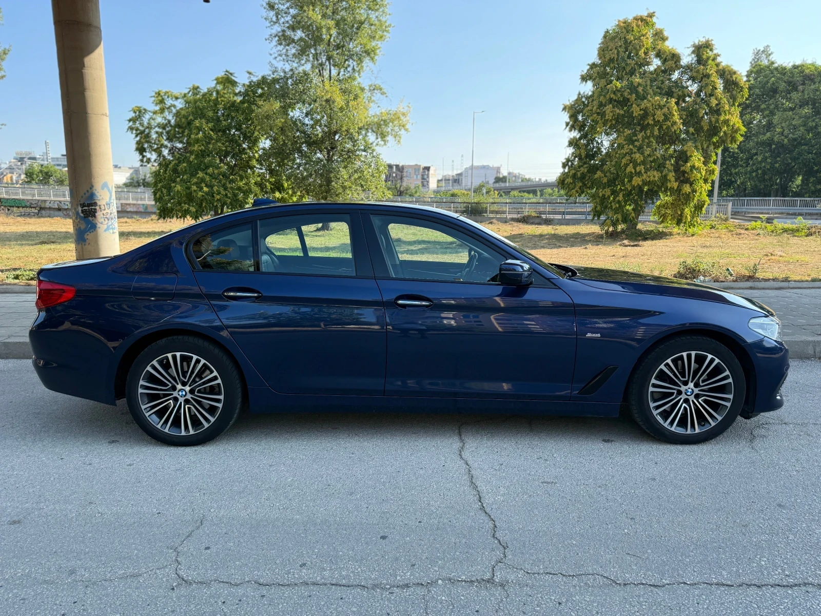BMW 520 xDrive, G30 - изображение 3