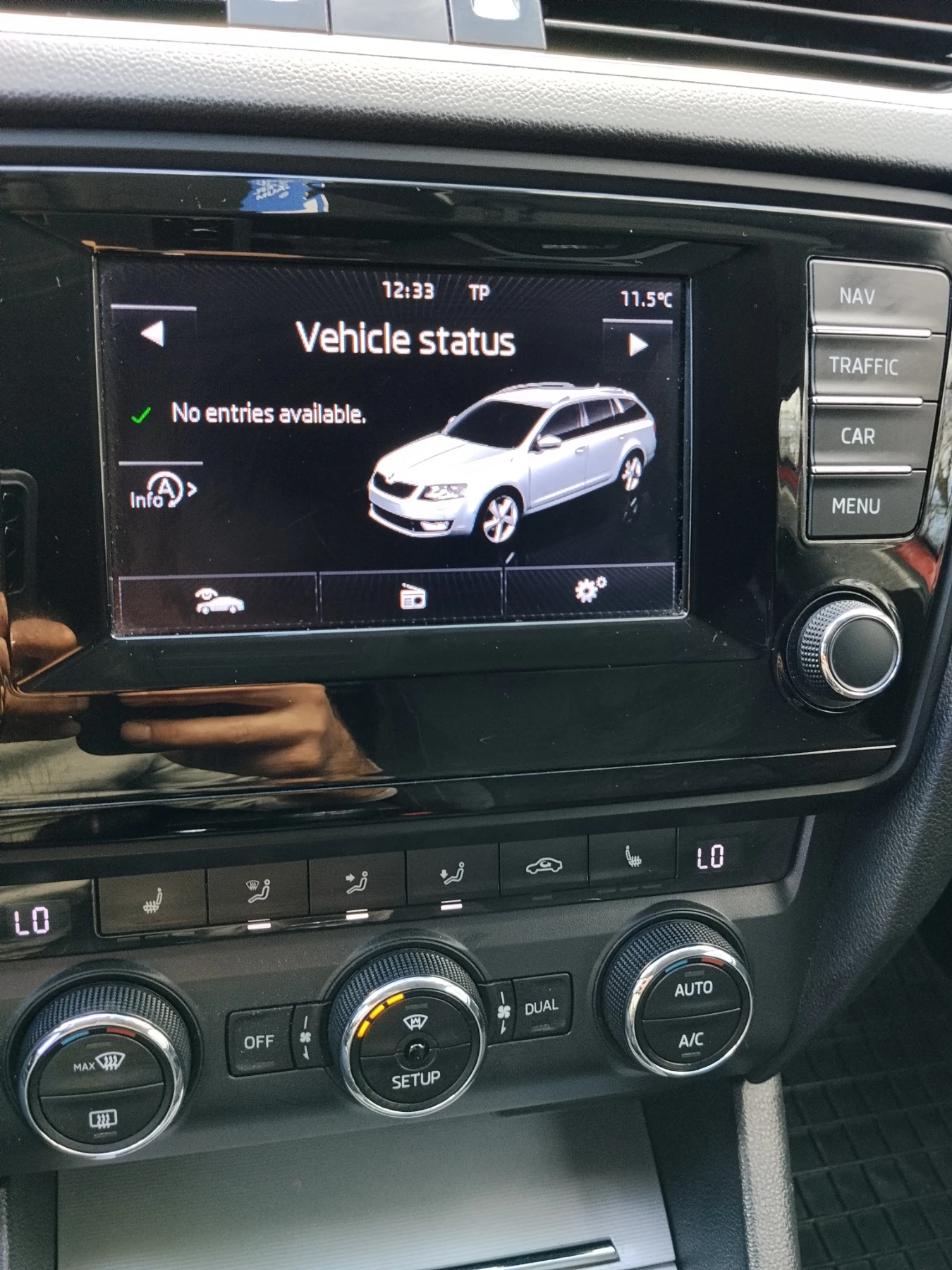 Skoda Octavia 2.0tdi, снимка 9 - Автомобили и джипове - 54123956