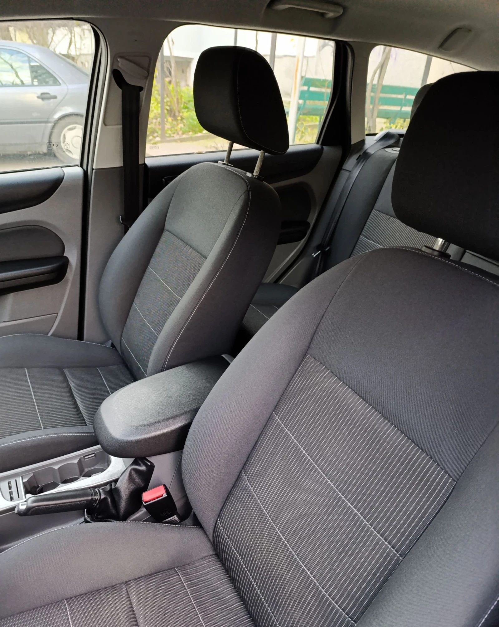 Ford Focus 1.6 tdci 90 к.с., климатроник, снимка 13 - Автомобили и джипове - 54160164