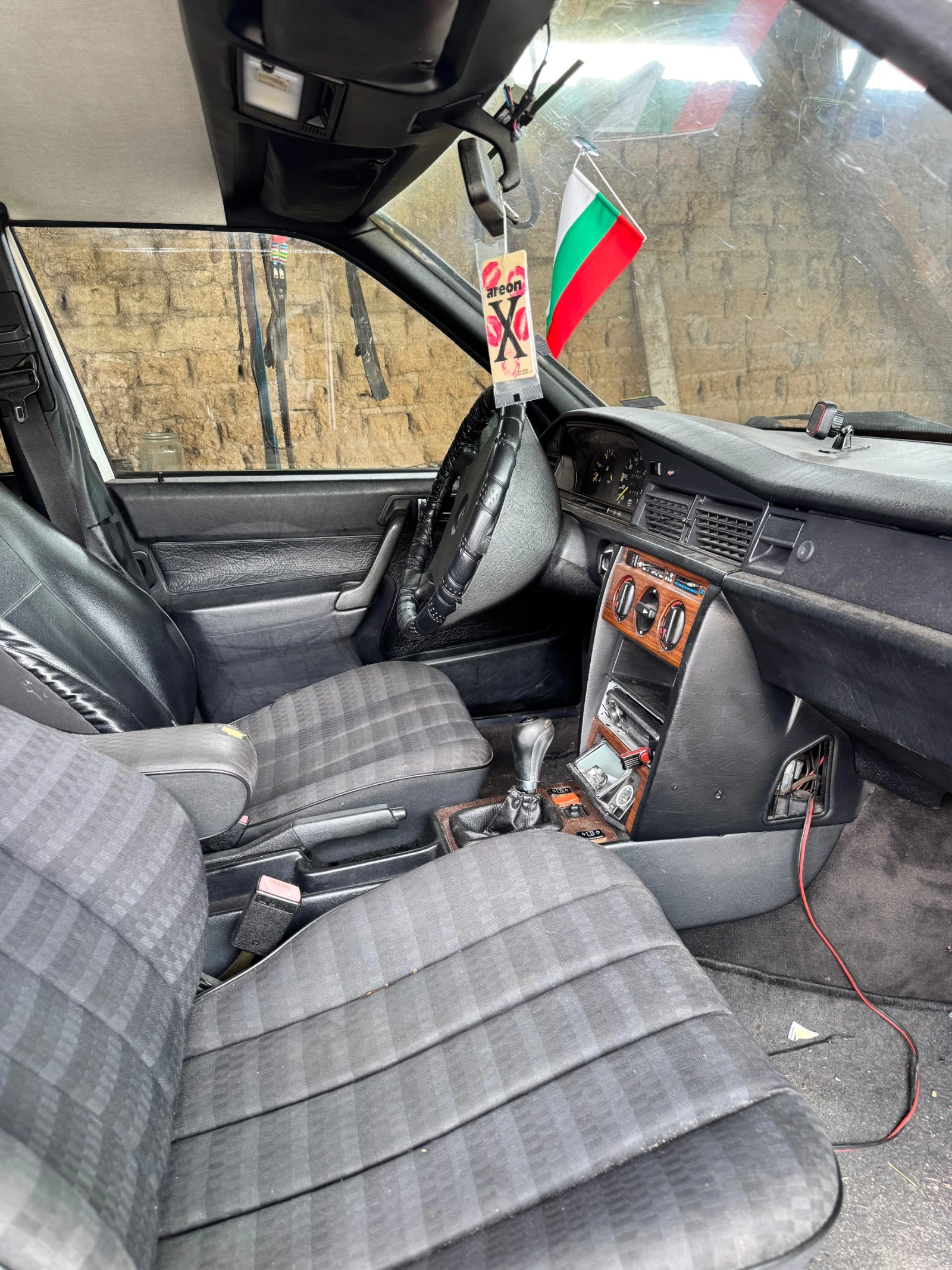 Mercedes-Benz 190, снимка 2 - Автомобили и джипове - 54941992