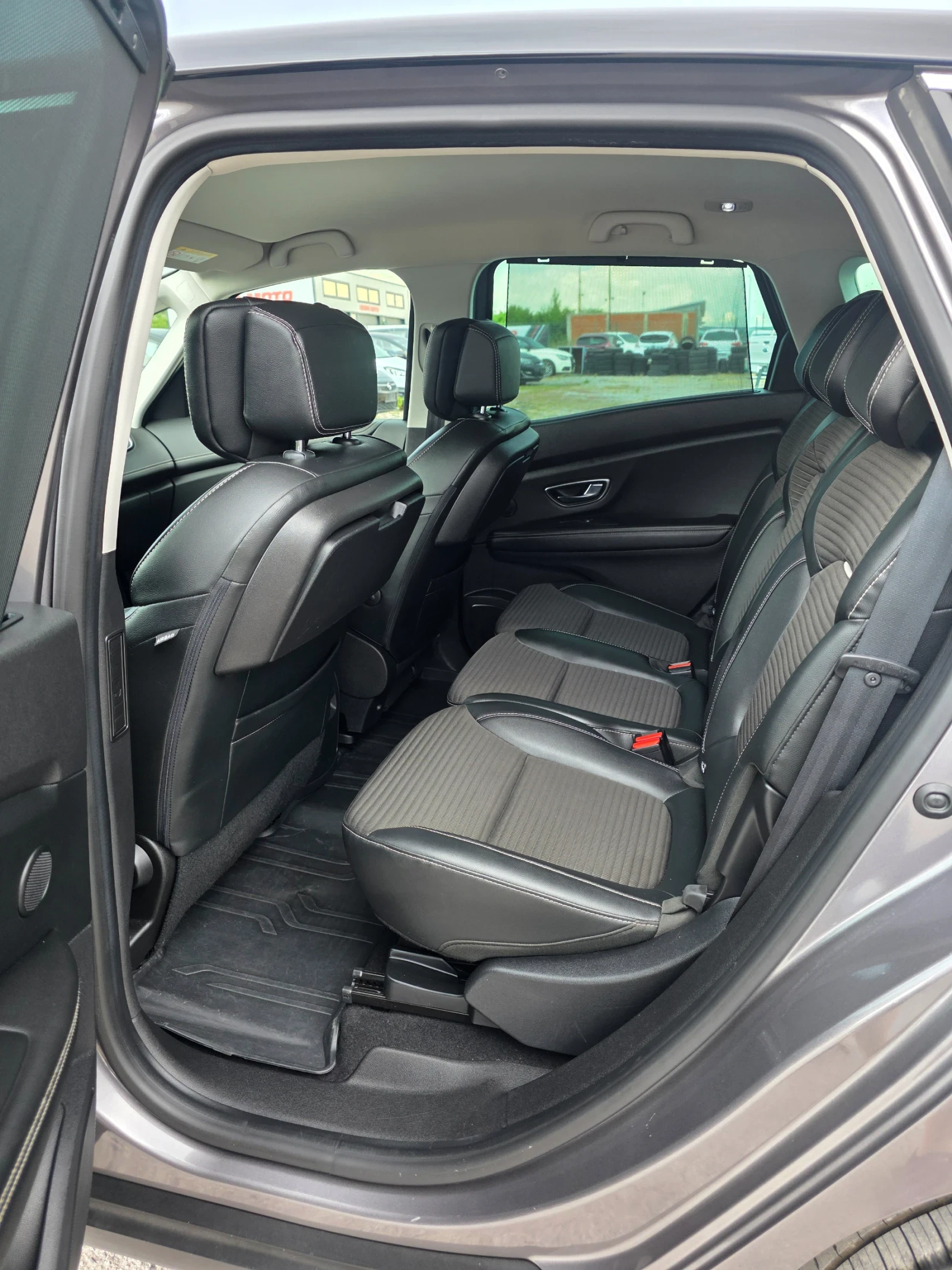 Renault Scenic 1.5DCI Energy BOSE-Edition 136000км , снимка 9 - Автомобили и джипове - 55014362