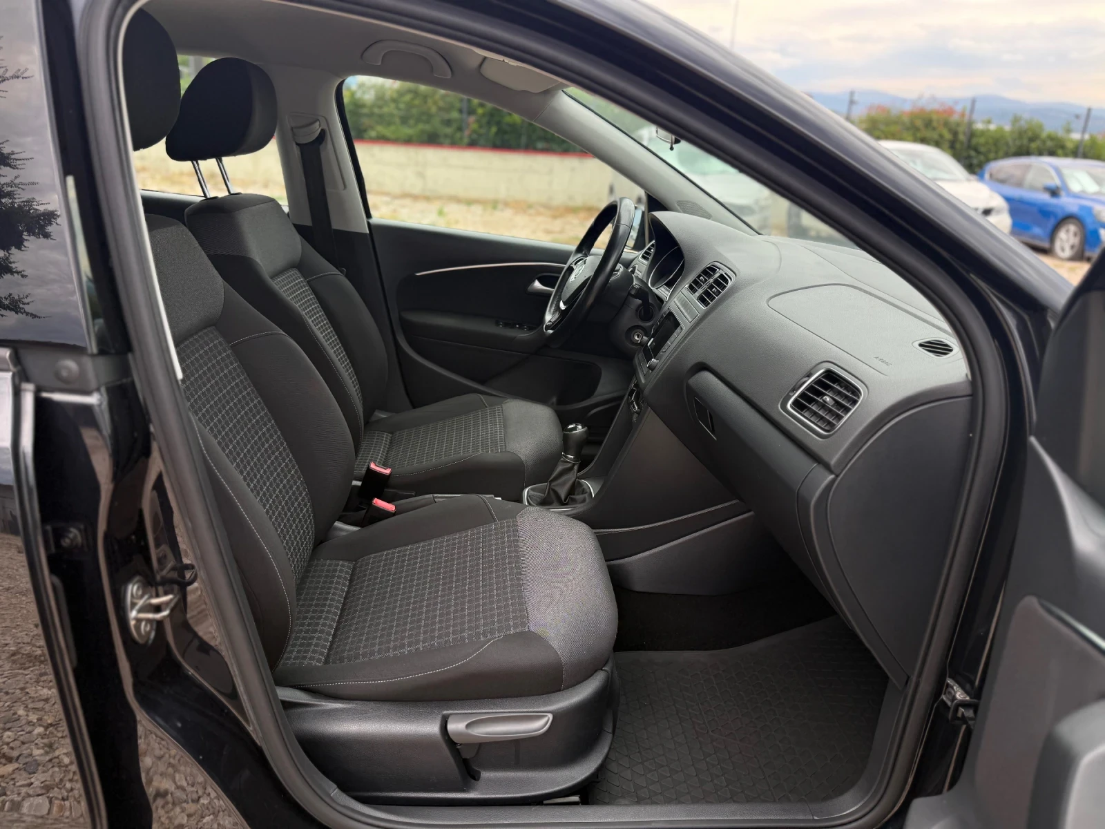 VW Polo 1.2TSI/PDC/Euro6, снимка 12 - Автомобили и джипове - 55311093