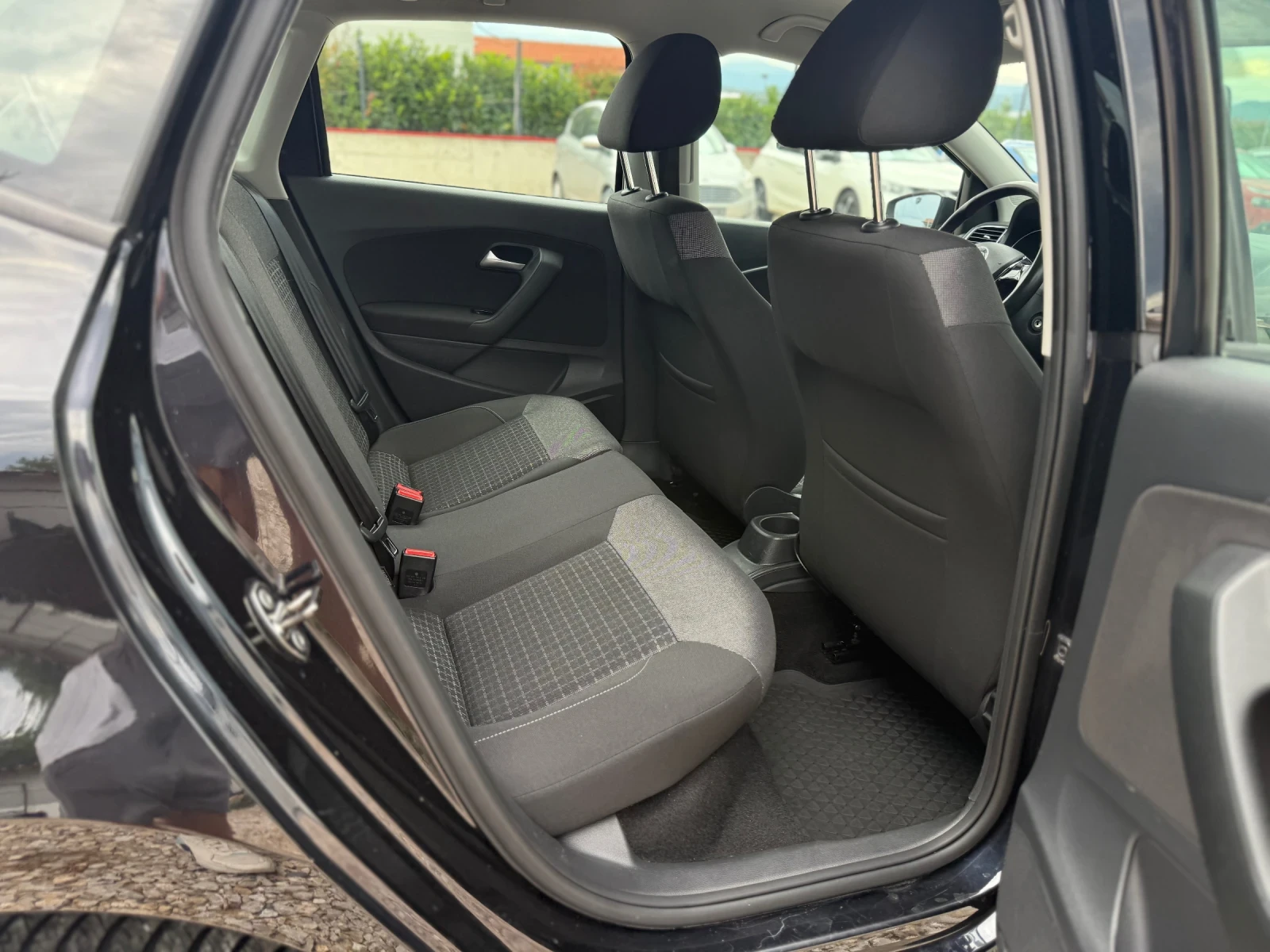 VW Polo 1.2TSI/PDC/Euro6, снимка 11 - Автомобили и джипове - 55311093