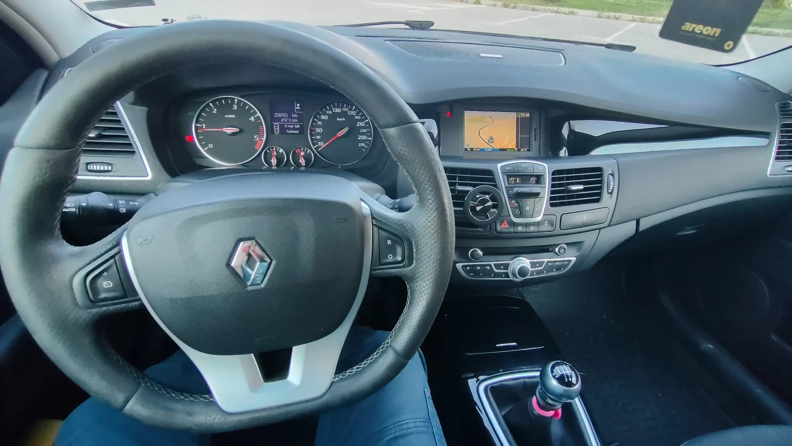Renault Laguna 2.0dci, снимка 7 - Автомобили и джипове - 55546349