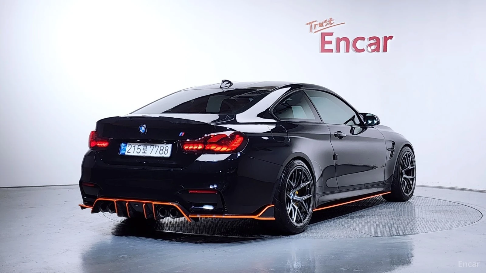BMW M4 COUPE* CARBON* HUD* НАВИ* 360, снимка 2 - Автомобили и джипове - 55573909