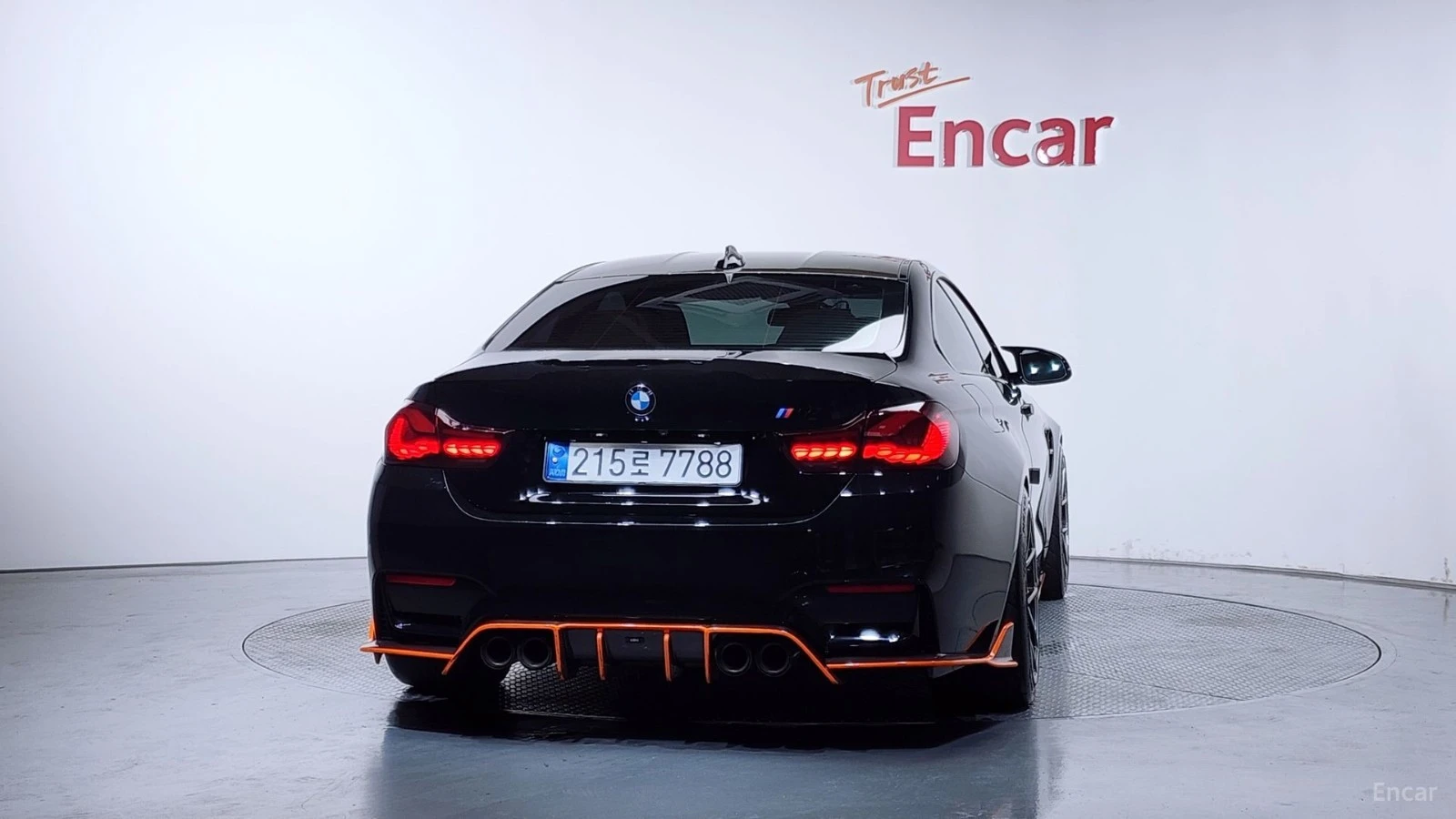 BMW M4 COUPE* CARBON* HUD* НАВИ* 360, снимка 4 - Автомобили и джипове - 55573909