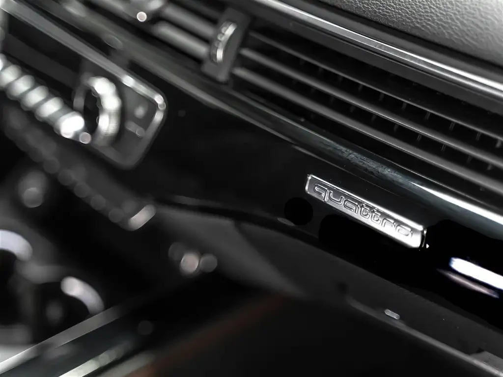 Audi A4 Progressiv| S-Line| CARBON| BlackOpticsPKG, снимка 9 - Автомобили и джипове - 55618436