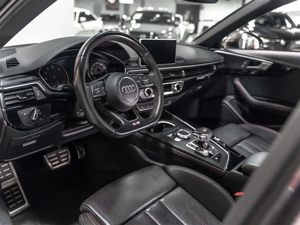 Audi A4 Progressiv| S-Line| CARBON| BlackOpticsPKG, снимка 5 - Автомобили и джипове - 55618436