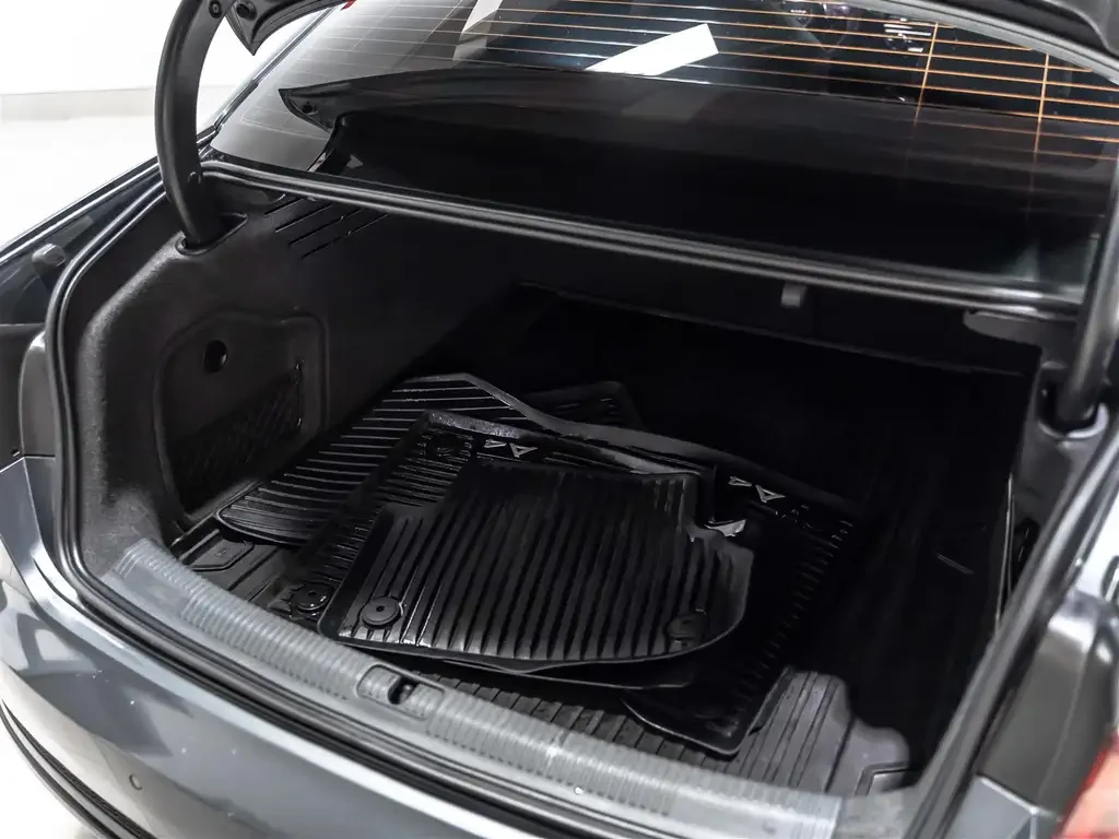 Audi A4 Progressiv| S-Line| CARBON| BlackOpticsPKG, снимка 12 - Автомобили и джипове - 55618436