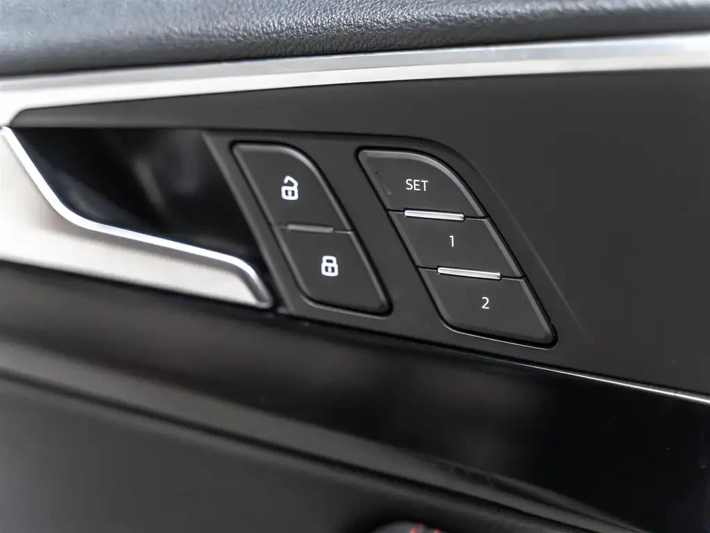 Audi A4 Progressiv| S-Line| CARBON| BlackOpticsPKG, снимка 17 - Автомобили и джипове - 55618436