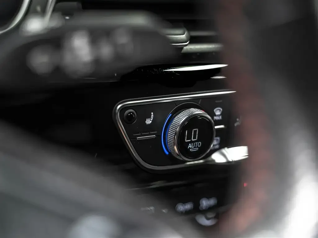 Audi A4 Progressiv| S-Line| CARBON| BlackOpticsPKG, снимка 16 - Автомобили и джипове - 55618436