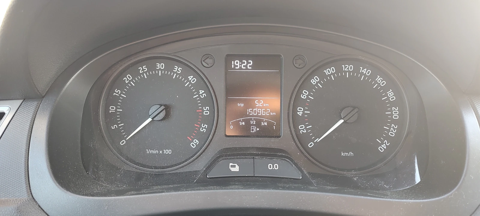 Skoda Rapid, снимка 8 - Автомобили и джипове - 55950506