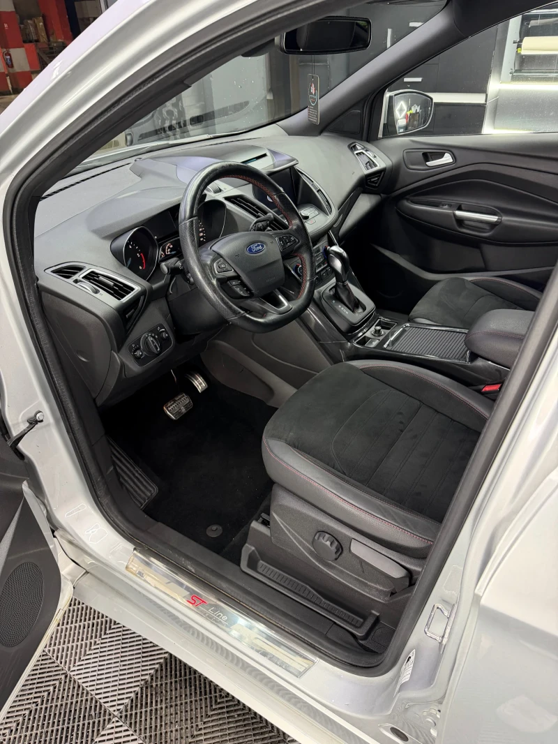 Ford Kuga 2.0 TDCi, ST Line, AWD, Автомат, Перфектен, 132302, снимка 8 - Автомобили и джипове - 52932027