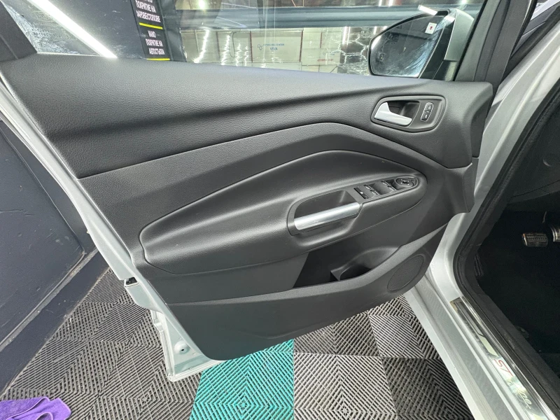 Ford Kuga 2.0 TDCi, ST Line, AWD, Автомат, Перфектен, 132302, снимка 7 - Автомобили и джипове - 52932027