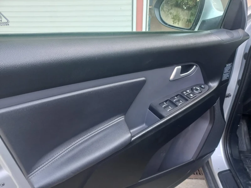 Kia Sportage, снимка 5 - Автомобили и джипове - 53580005
