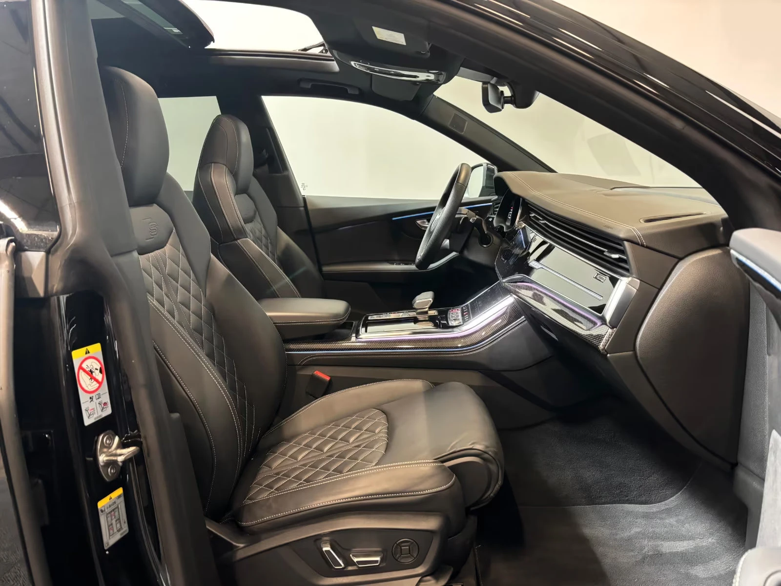 Audi SQ8 4.0TFSI/507HP/QUATTRO/PANO/AHK/360/B&O/HUD/974g, снимка 14 - Автомобили и джипове - 53960957