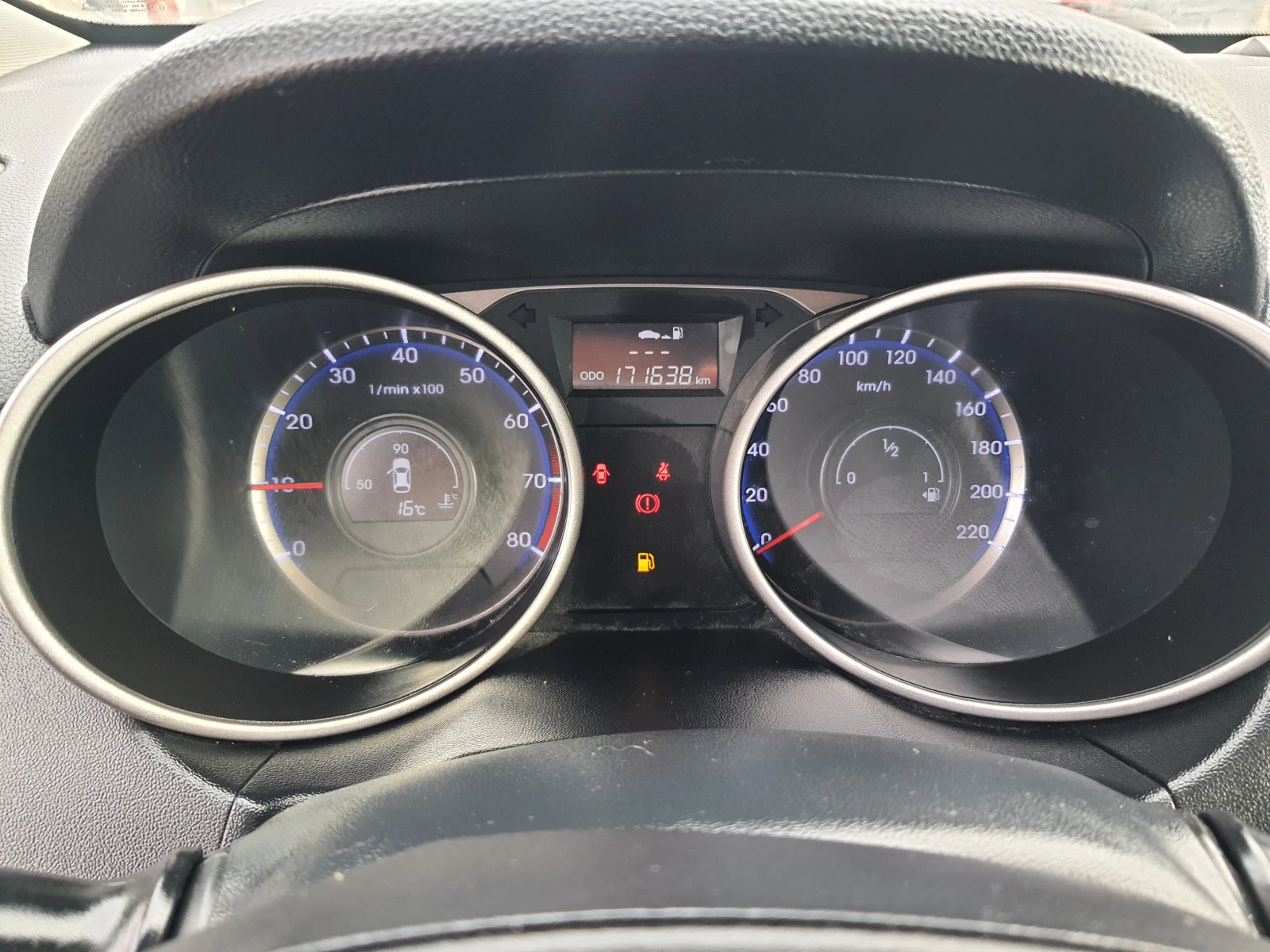 Hyundai IX35 1.6i, снимка 12 - Автомобили и джипове - 54219971