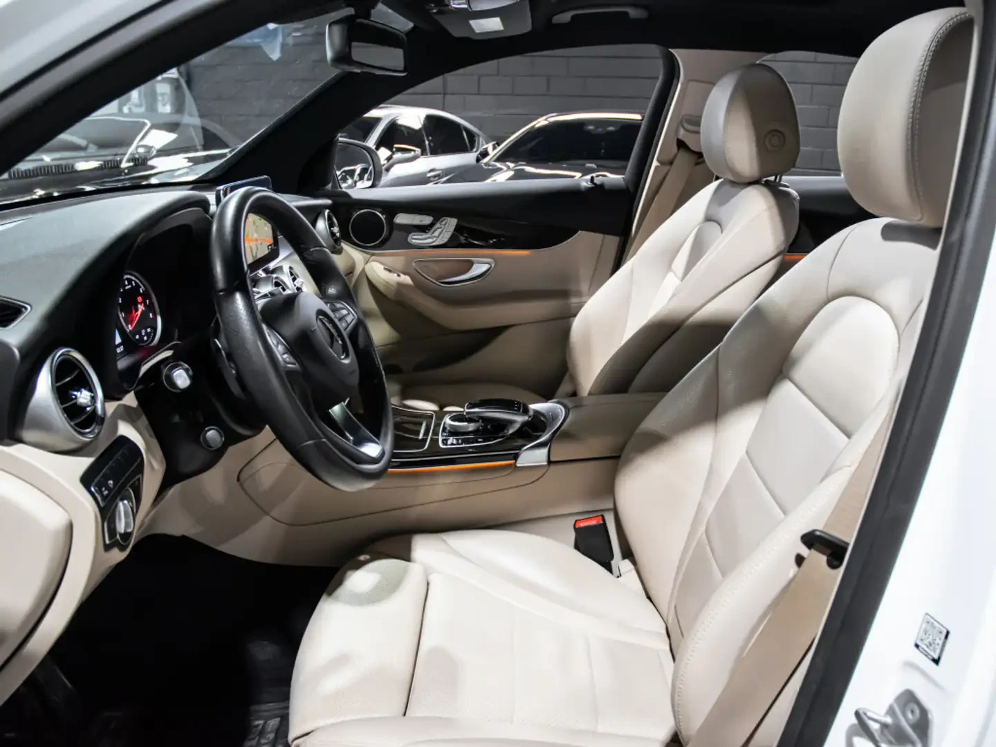 Mercedes-Benz GLC 300 Coupe 4MATIC| NO ACCIDENT , снимка 8 - Автомобили и джипове - 54620794
